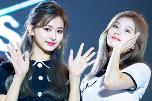Twice 'bóc phốt' thói quen ngủ độc đáo của Sana và Tzuyu