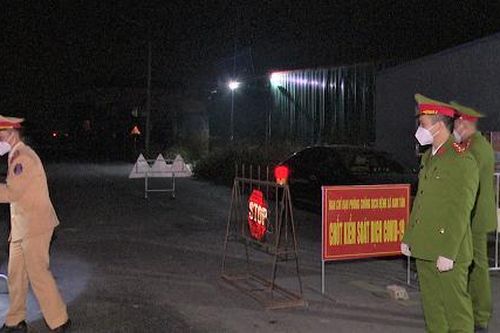 Thủ tướng tặng Bằng khen 5 tập thể, cá nhân có thành tích phòng, chống dịch COVID-19