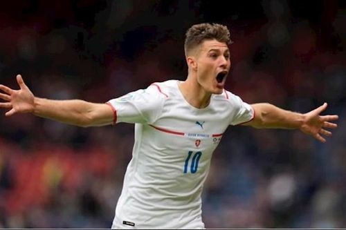 Patrick Schick lập kỷ lục ghi bàn xa nhất