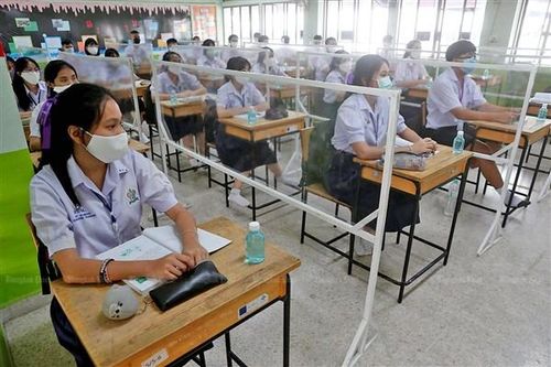 Học sinh Thái Lan vui mừng quay lại trường học