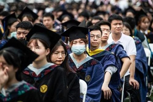 Vũ Hán và lễ tốt nghiệp không khẩu trang