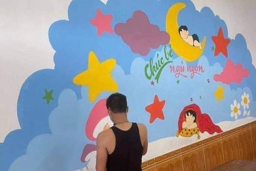 Đi cách ly, thầy giáo 'phù phép' tường loang lổ thành bích họa