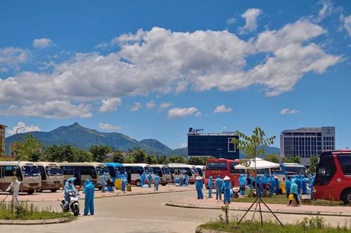Hòa Bình đón gần 800 lao động trở về từ tâm dịch Bắc Giang