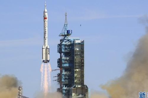 Trung Quốc phóng thành công tàu vũ trụ có người lái Thần Châu 12