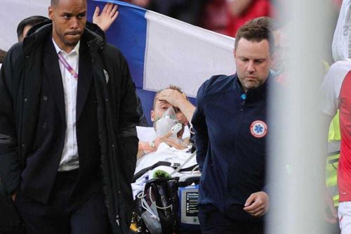 Eriksen rõ nguyên nhân ngừng tim, sẽ gắn thiết bị ICD vào người