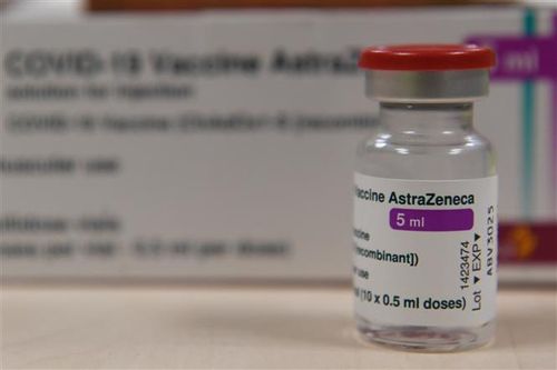 Australia khuyến cáo dùng vaccine AstraZeneca cho người trên 60 tuổi
