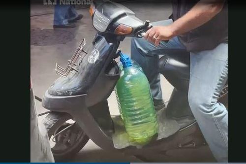 Khan hiếm nhiên liệu, người dân Liban phải xếp hàng nhiều giờ để mua xăng
