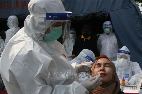Indonesia, Malaysia tiếp tục ghi nhận hàng nghìn ca mắc COVID-19 mới