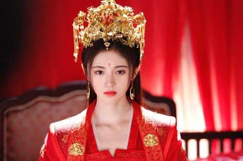 Hoàng hậu dùng thân thế cao quý giúp chồng lên ngôi, sau bị phế truất vì mối tình đồng tính tai tiếng nhất lịch sử Trung Hoa phong kiến