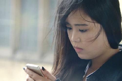 Biết tin chồng đến bệnh viện, tôi vội vã tới thì chết sững khi thấy anh đang dìu một người phụ nữ khác