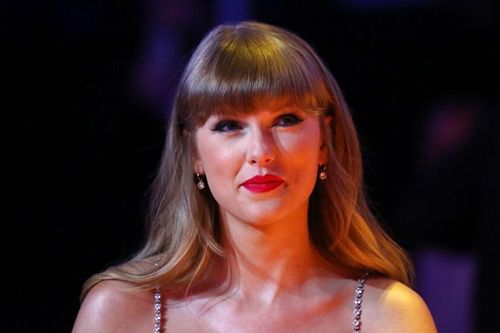 Rò rỉ thông tin phim tài liệu mới, fan ngỡ ngàng khi Taylor Swift là nhân vật chính?