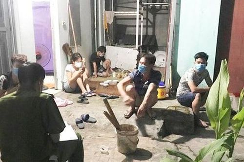 Xem trận bóng đá Việt Nam - Malaysia, 7 người bị phạt 105 triệu đồng