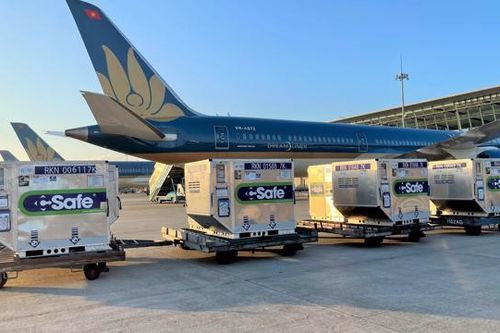 Vietnam Airlines vận chuyển hỏa tốc1 triệu liều vaccine đến TP.HCM