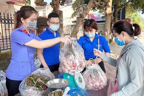 Chiêm Hóa hỗ trợ tiêu thụ vải thiều Bắc Giang