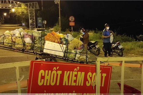Tiểu thương Hà Tĩnh thức khuya, dậy sớm, vất vả mưu sinh giữa tâm dịch
