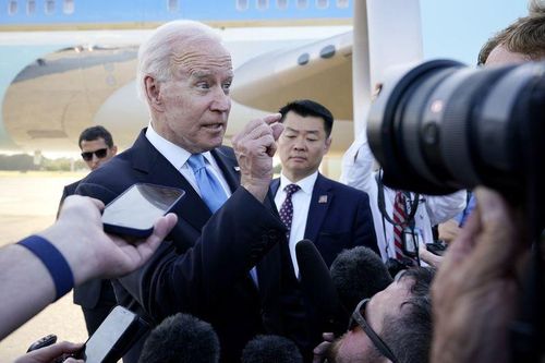 Ông Biden xin lỗi vì nổi nóng với phóng viên