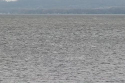 Đang thử nghiệm thiết bị dò sóng âm, kỹ sư phát hiện bí ẩn chết chóc ở hồ nước