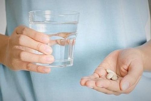 Dùng thuốc hạ sốt theo cách mà nhiều người đang làm này có ngày mất mạng