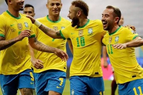 Áp đảo Peru, Brazil thị uy sức mạnh không thể cản phá
