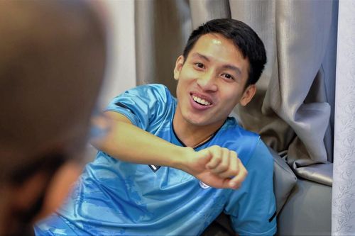 Hùng Dũng: 'Tôi từng sợ không thể đá bóng nữa'