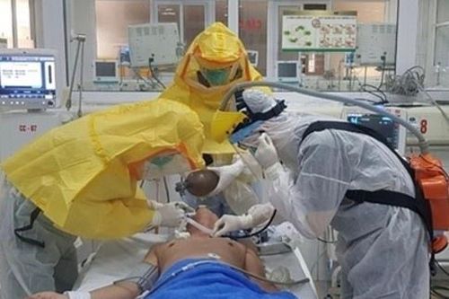Thư gửi con trai mới chào đời của bác sĩ ở tuyến đầu chống dịch