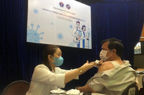 TP Hồ Chí Minh: Người nghèo được tiêm miễn phí vaccine phòng dịch Covid-19