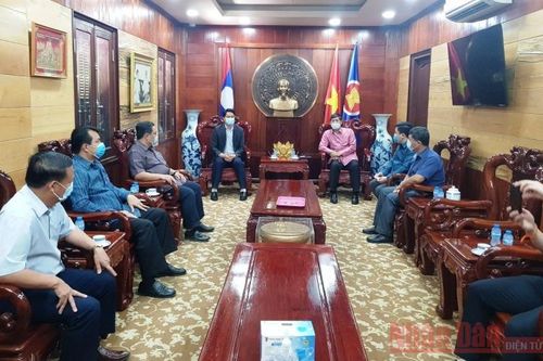 Tổng Lãnh sự quán Việt Nam tại Luang Prabang tiếp nhận hỗ trợ phòng, chống Covid-19