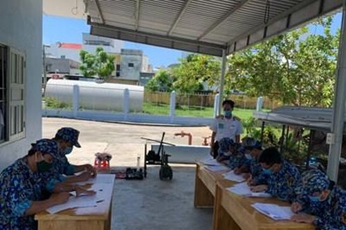 Kiểm tra đánh giá năng lực, trình độ chuyên môn nhân viên hậu cần Cụm lực lượng IV thuộc Quân chủng Hải quân