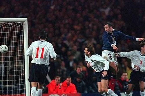 'Cổ vũ cho hai đội: Đội tuyển Scotland và bất kỳ đội nào đối đầu tuyển Anh'