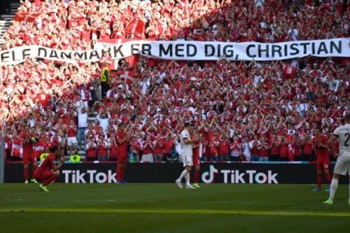 Chùm ảnh: Vì sao cầu thủ Đan Mạch và Bỉ tri ân Christian Eriksen ở phút thứ 10?