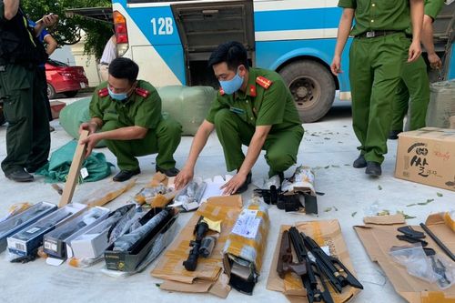 Bắc Giang: Bắt xe ô tô chở theo linh kiện súng hơi và hơn 170 kg đạn chì