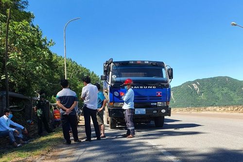 Hà Tĩnh: 'Phê' ma túy, tài xế xe tải đánh võng trên đường