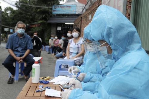 TP. HCM khuyến cáo hãy xem người đối điện như là F0