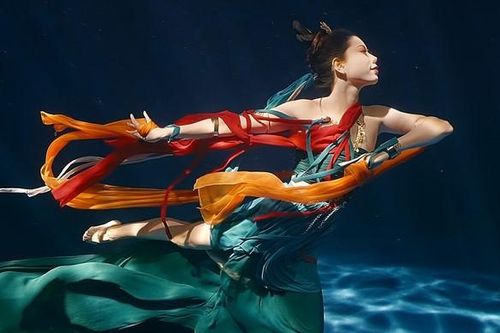 Mỹ nhân đóng thế trong phim của Châu Tinh Trì gây sốt sau màn múa dưới nước