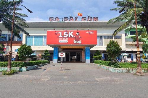 Cảnh vắng lặng trên sân ga Sài Gòn giữa đại dịch Covid-19