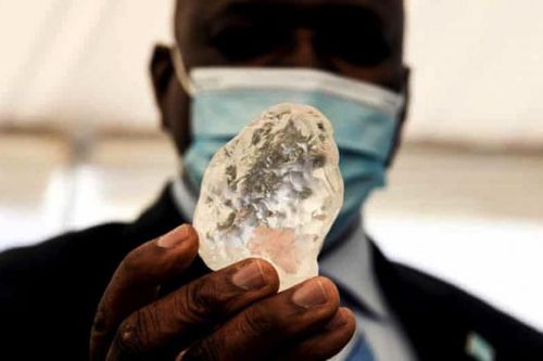 Tìm thấy viên kim cương lớn thứ 3 thế giới, nặng hơn 1.000 carat