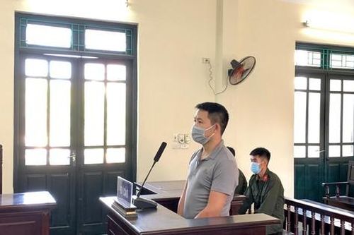 Lĩnh 2 năm tù vì đấm cảnh sát tại chốt kiểm dịch