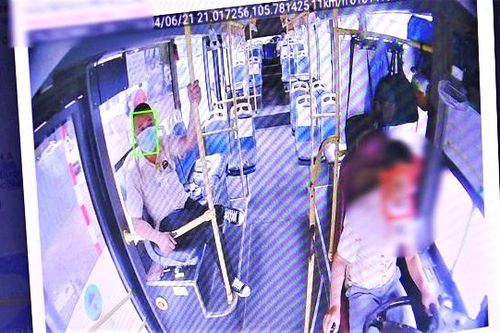 Camera trí tuệ nhân tạo phát hiện người không đeo khẩu trang trên ô tô