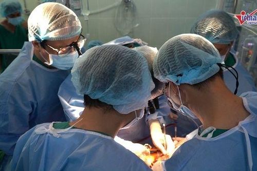 Cứu sống bệnh nhân đa chấn thương, nguy kịch vì va chạm với ô tô