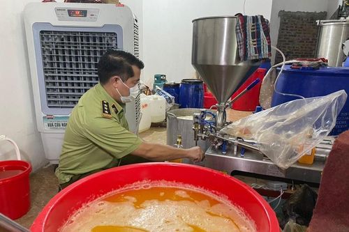 Dùng hóa chất pha chế nước hoa Coco Chanel và nhiều thương hiệu nổi tiếng