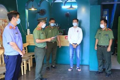 Khởi tố thêm 4 bị can liên quan đến đường dây đưa 'chuyên gia rởm' vào Việt Nam
