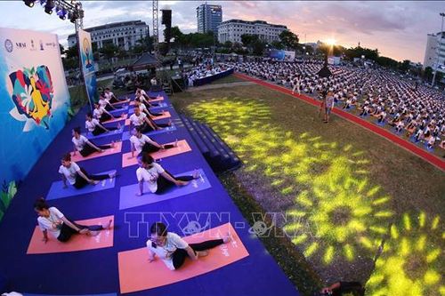 Cùng tập Yoga, cùng ở nhà