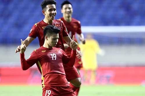 Làm thế nào để HLV Park Hang Seo không đi vào 'vết xe đổ' của Kiatisak?