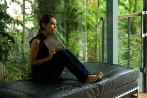 Thấy mẹ chồng trong phòng sếp bước ra, tôi kinh ngạc rồi bật khóc khi nghe sếp kể lại cuộc trò chuyện giữa hai người
