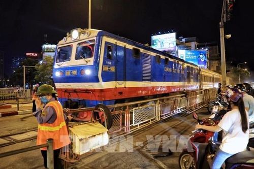 Một số hình ảnh tàu Thống nhất SE3 chạy tuyến Hà Nội - Tp Hồ Chí Minh