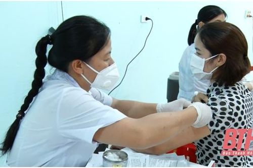 Huyện Thọ Xuân tiêm 770 liều vắc - xin phòng COVID-19 cho lực lượng tuyến đầu chống dịch