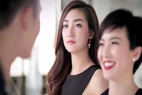 Chồng đi tổ chức sinh nhật cho bồ, vợ xuất hiện đúng lúc thổi nến