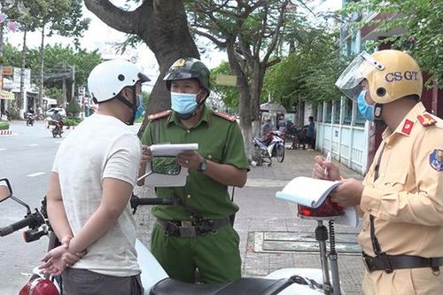 Xử phạt nhiều trường hợp không đeo khẩu trang ở nơi công cộng