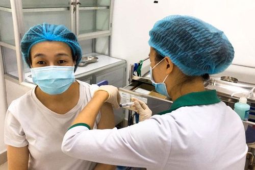 Lâm Đồng: Tiêm vắc xin phòng Covid-19 đợt 2 trong thời gian ngắn nhất