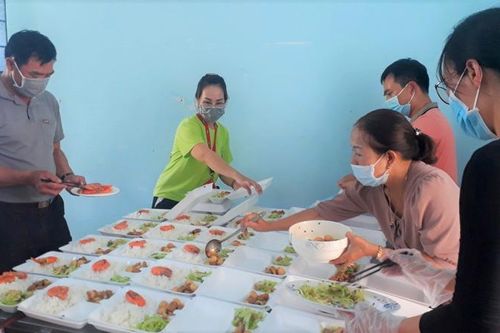 Bảo Lâm: Những bữa cơm ấm tình người ở khu cách ly y tế